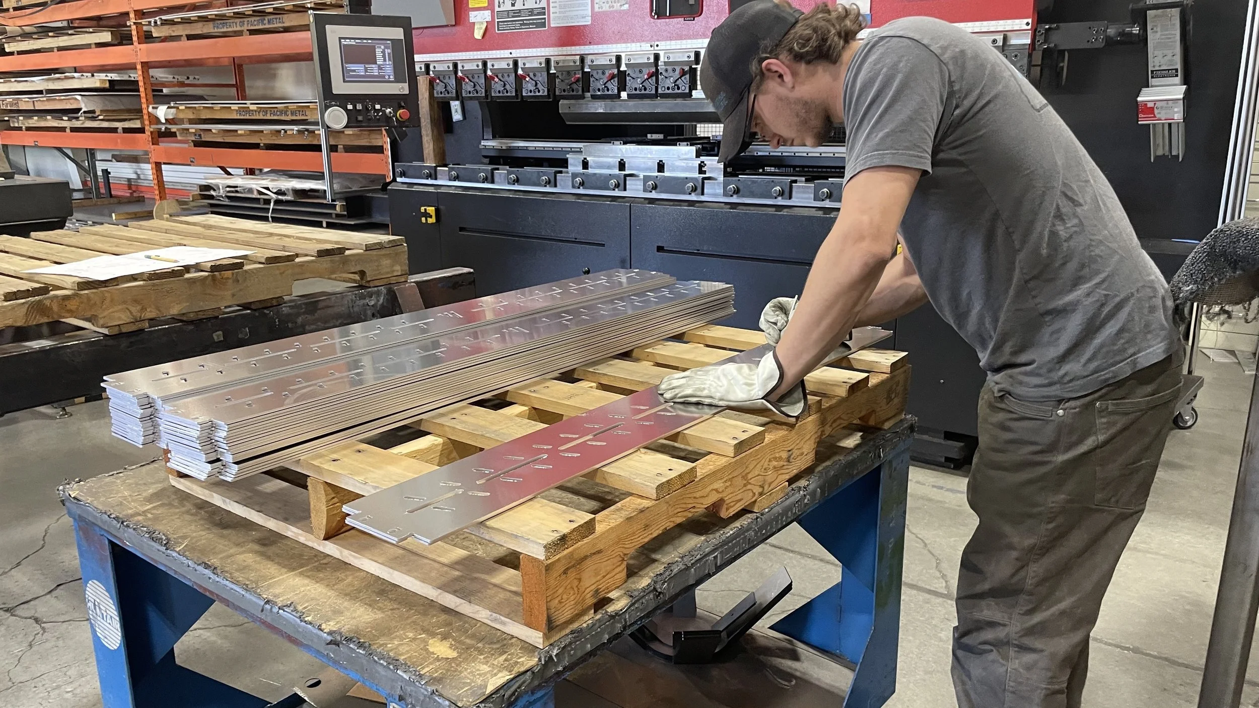 311 Adventure Rack Manufacturing UPDATE — Adventure Truck - Bend